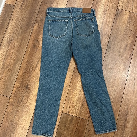 The Mid-Rise Perfect Vintage Jean in Ainsdale Wash: Knee-Rip Edition size 25 - Picture 6 of 8